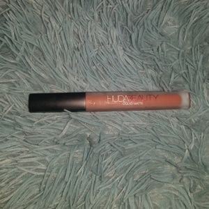 Huda Beauty Liquid Matte Lipstick